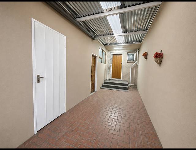 2 BEDROOM DUPLEX FOR SALE IN THREE RIVERS PROPER